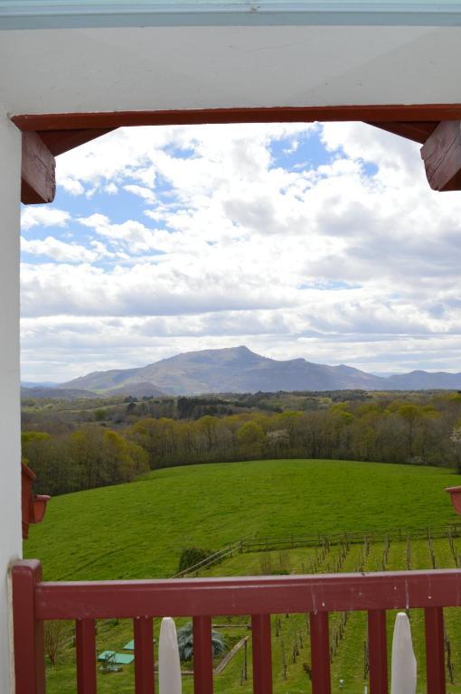 La Ferme Ostalapia Bed & Breakfast Ahetze Стая снимка