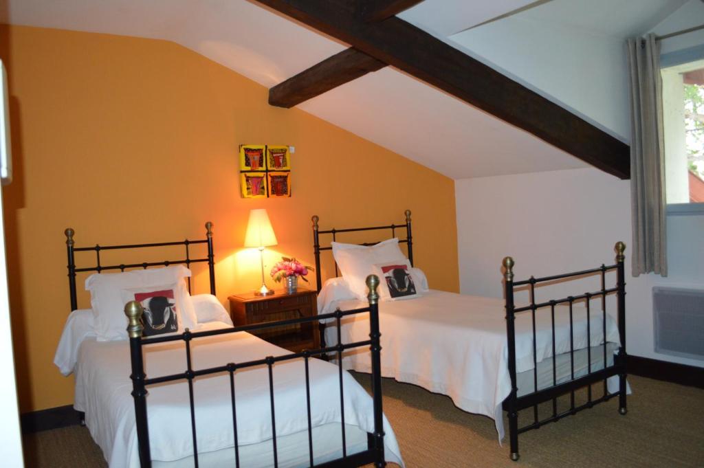 La Ferme Ostalapia Bed & Breakfast Ahetze Стая снимка