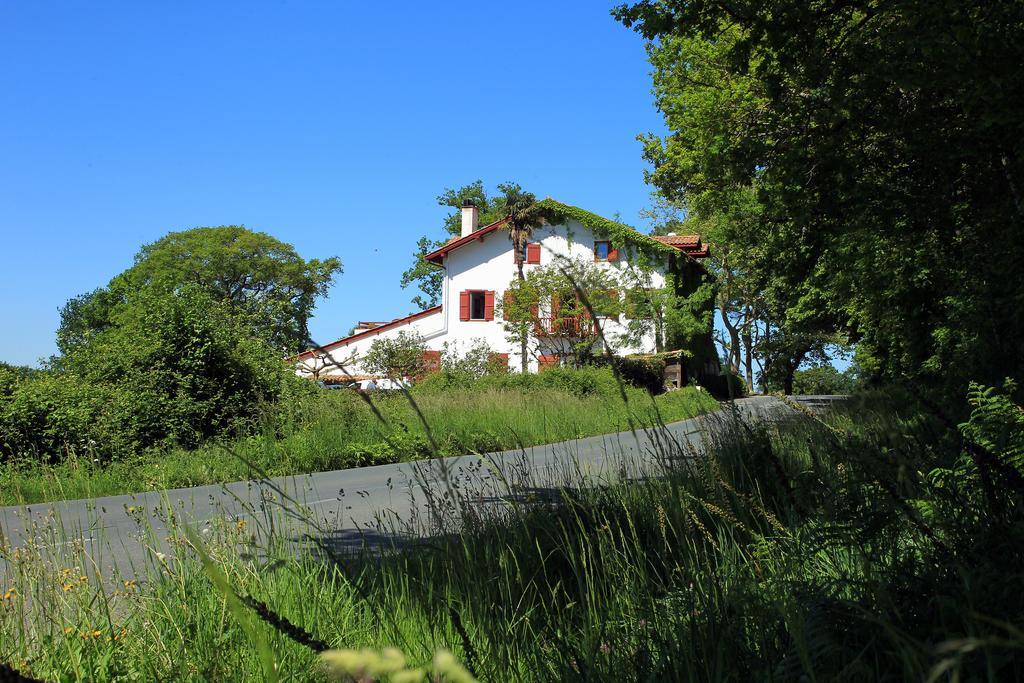 La Ferme Ostalapia Bed & Breakfast Ahetze Екстериор снимка